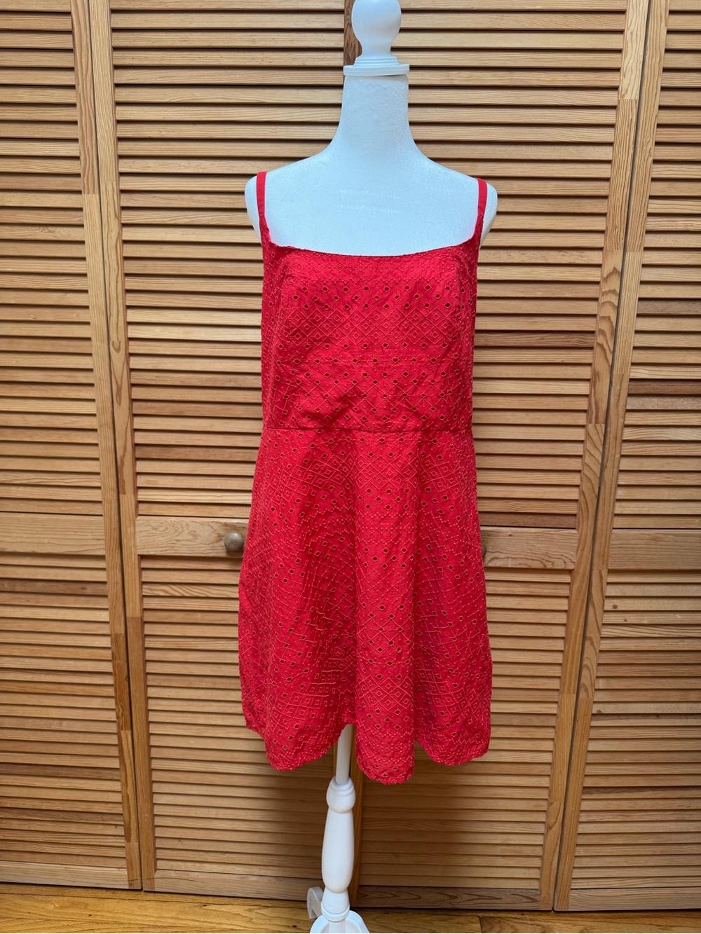 Old Navy Red Eyelet Summer Dress Smocked Tie Strap Size Large BohoSummer